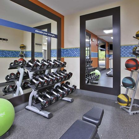Hampton Inn Commerce/Novi Luaran gambar