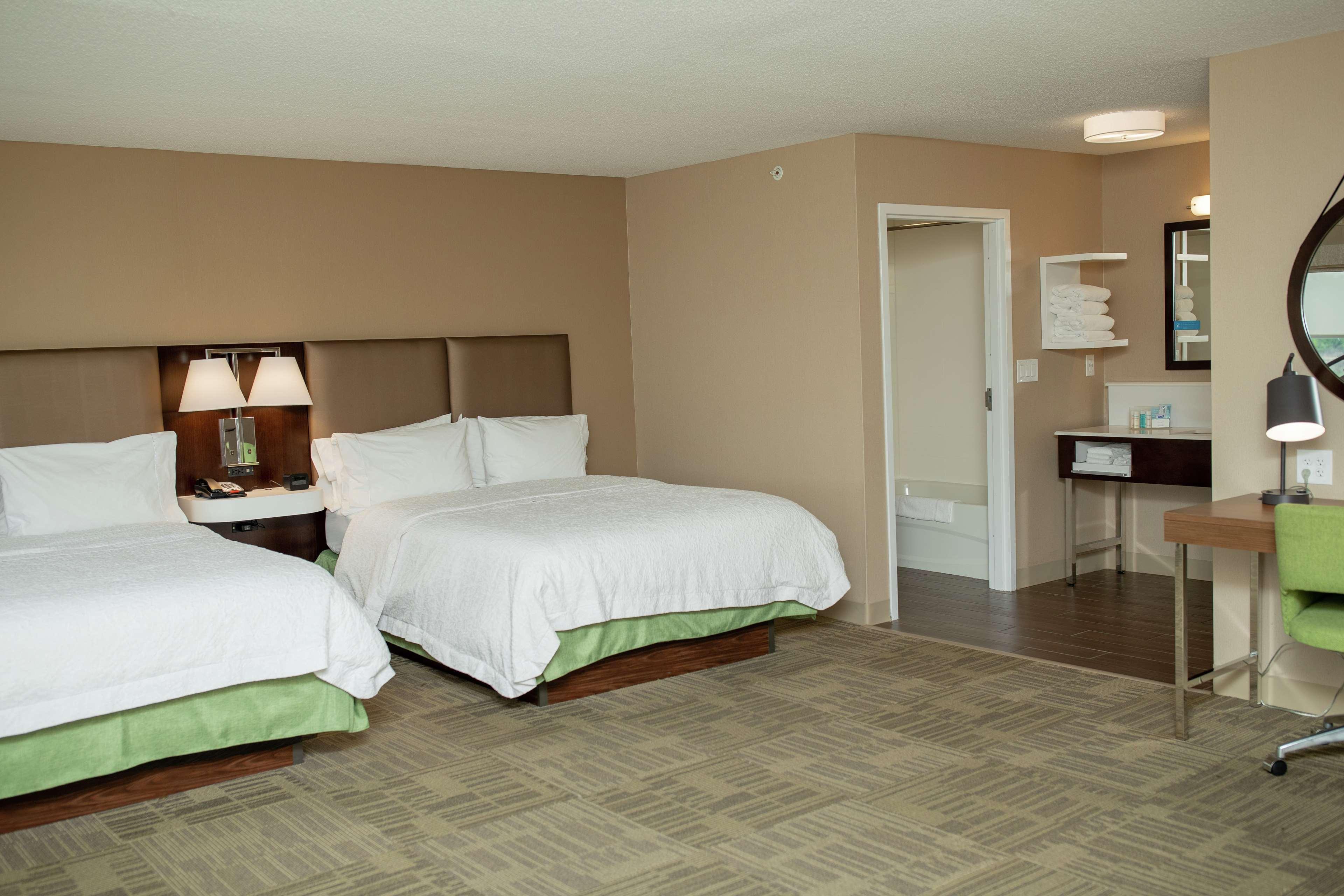 Hampton Inn Commerce/Novi Luaran gambar