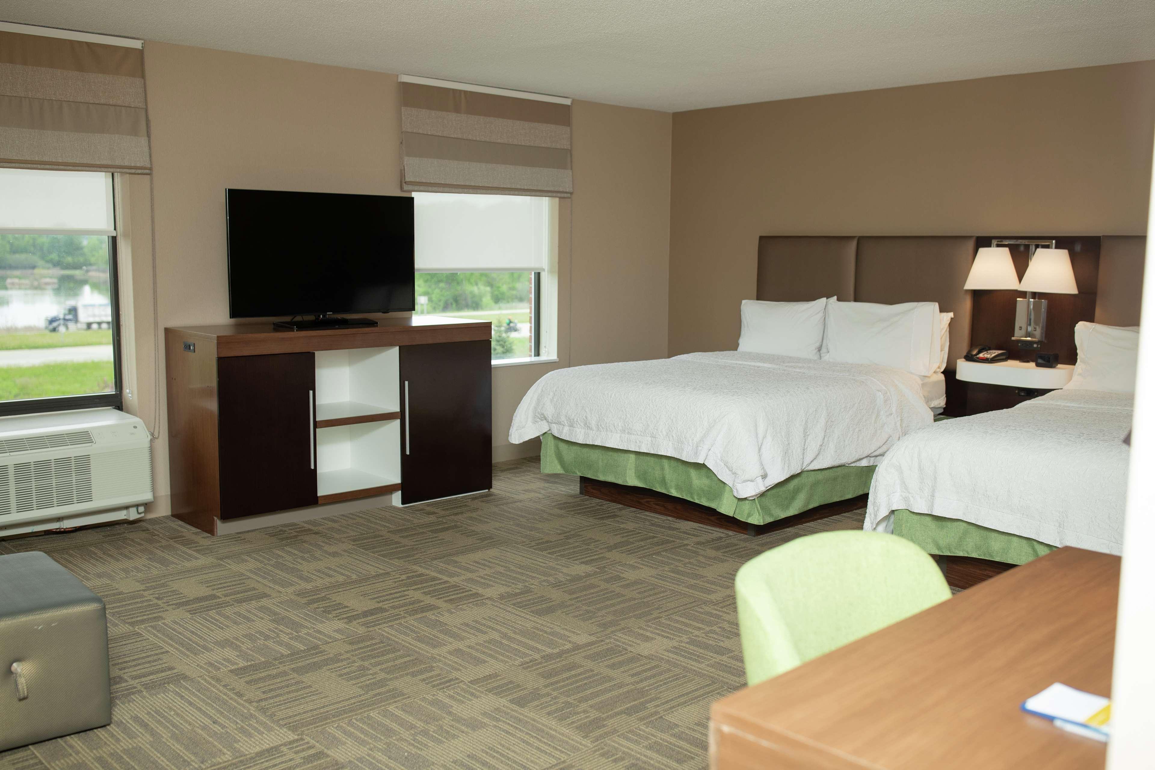Hampton Inn Commerce/Novi Luaran gambar