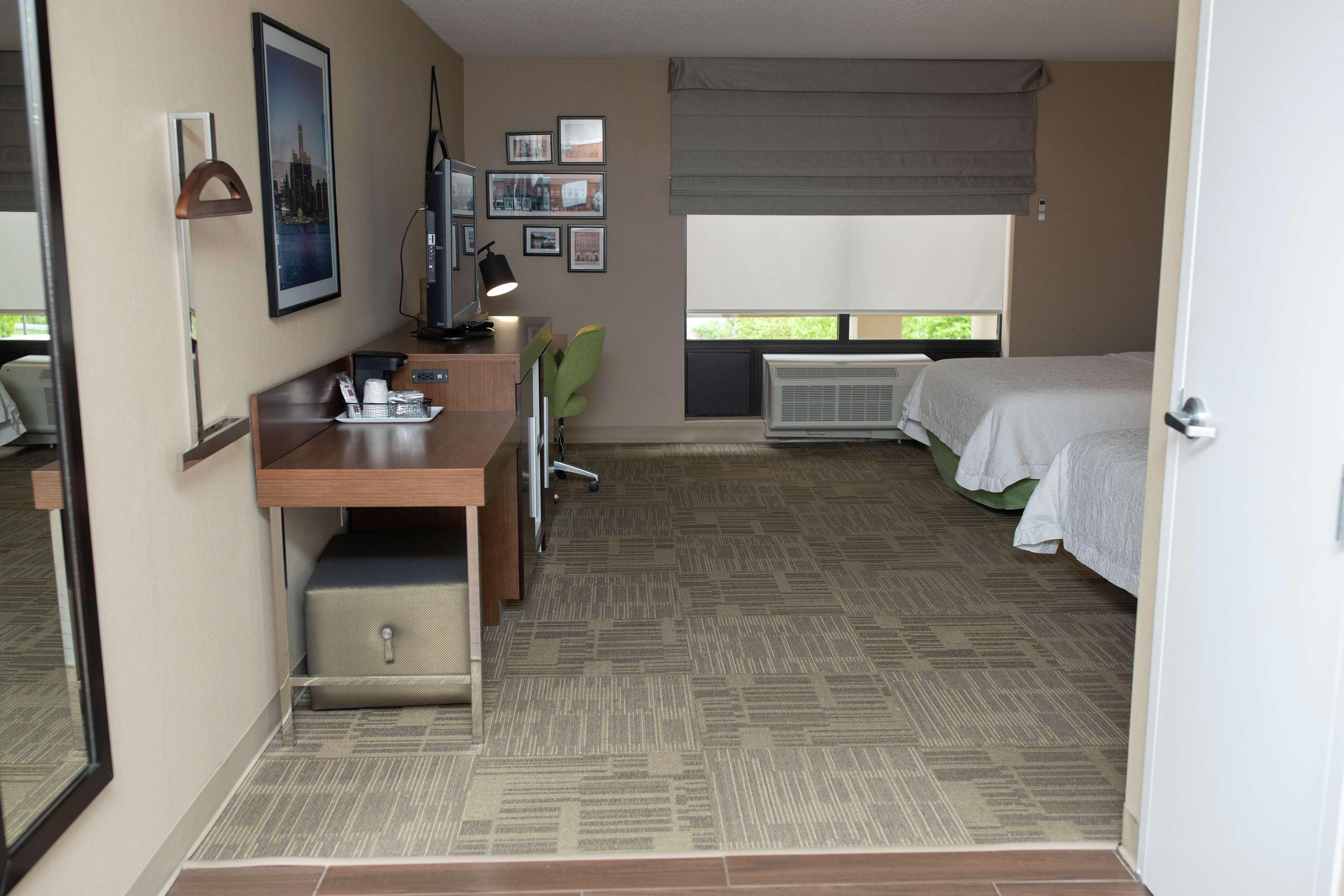 Hampton Inn Commerce/Novi Luaran gambar