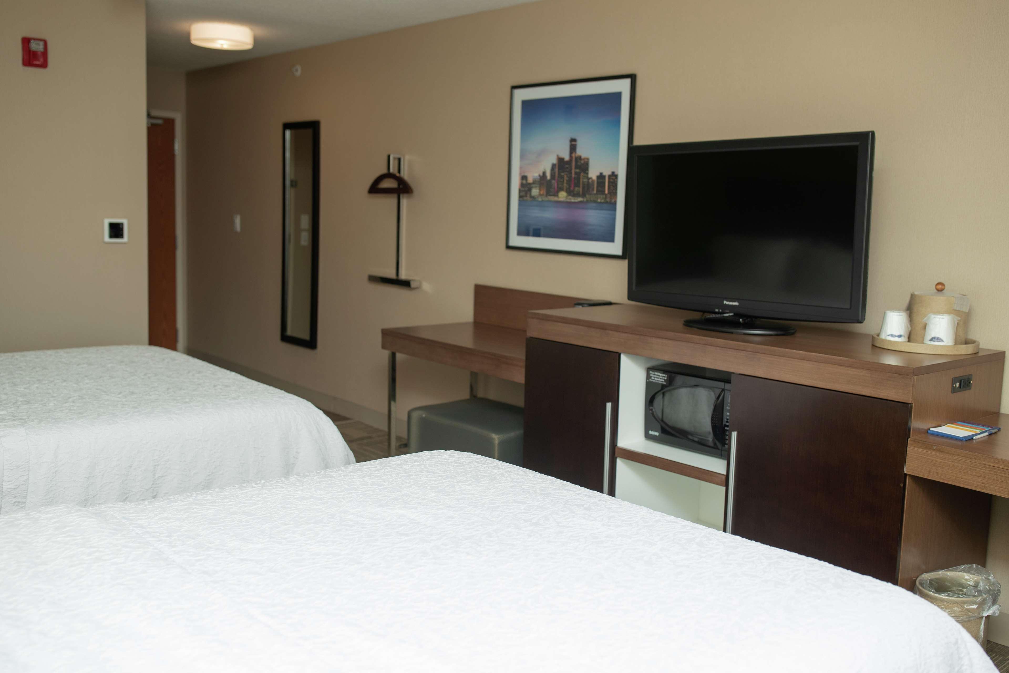 Hampton Inn Commerce/Novi Luaran gambar