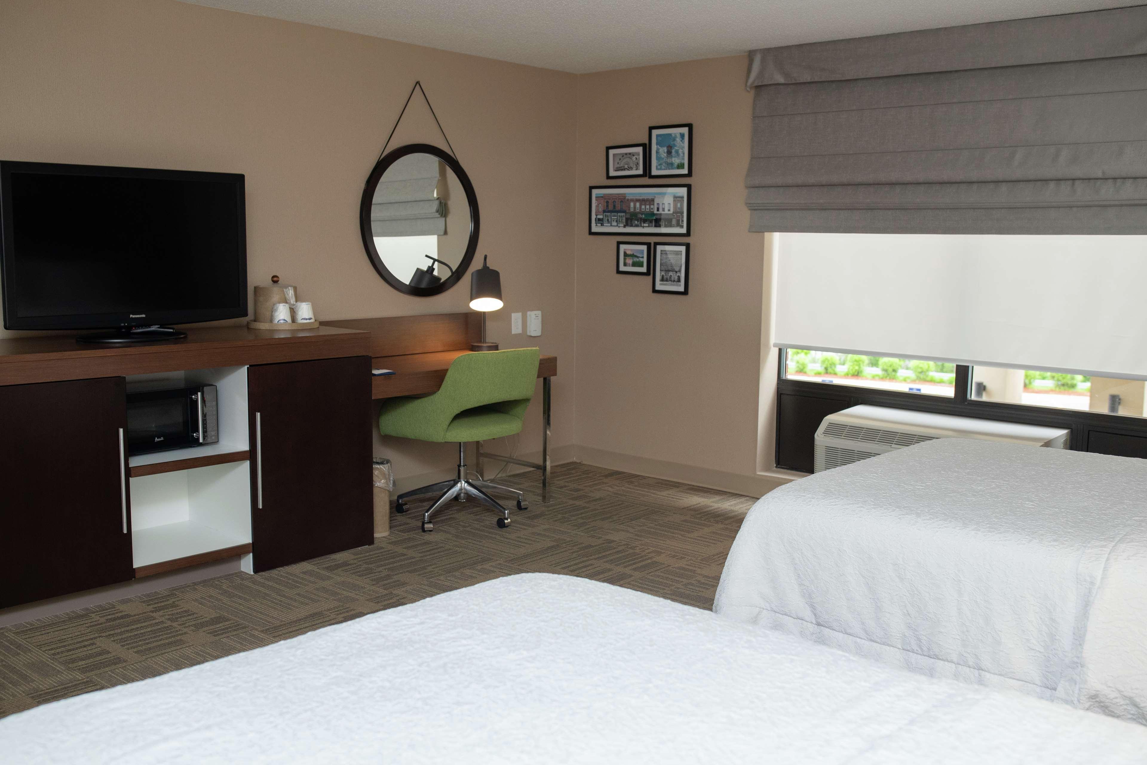 Hampton Inn Commerce/Novi Luaran gambar