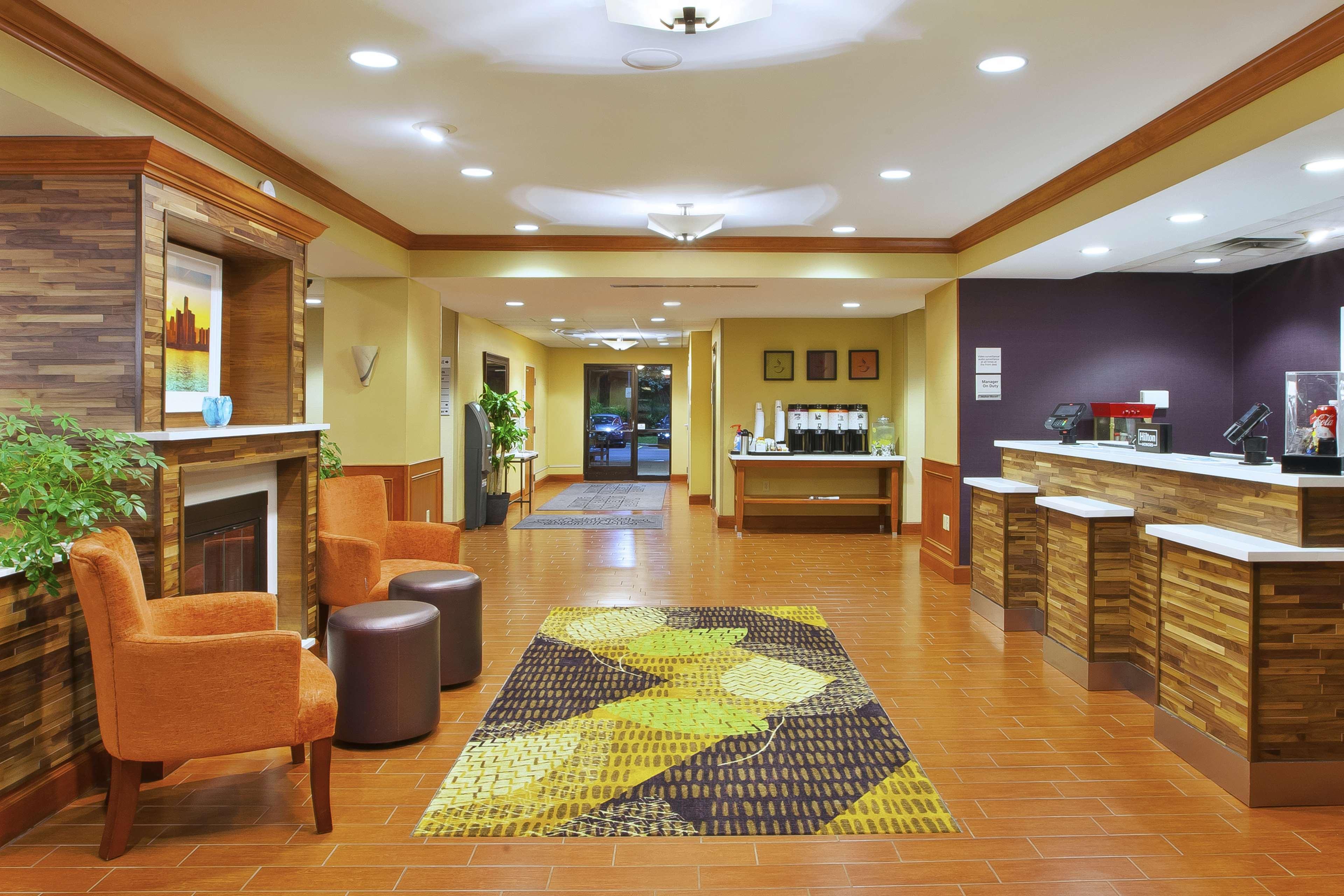 Hampton Inn Commerce/Novi Luaran gambar
