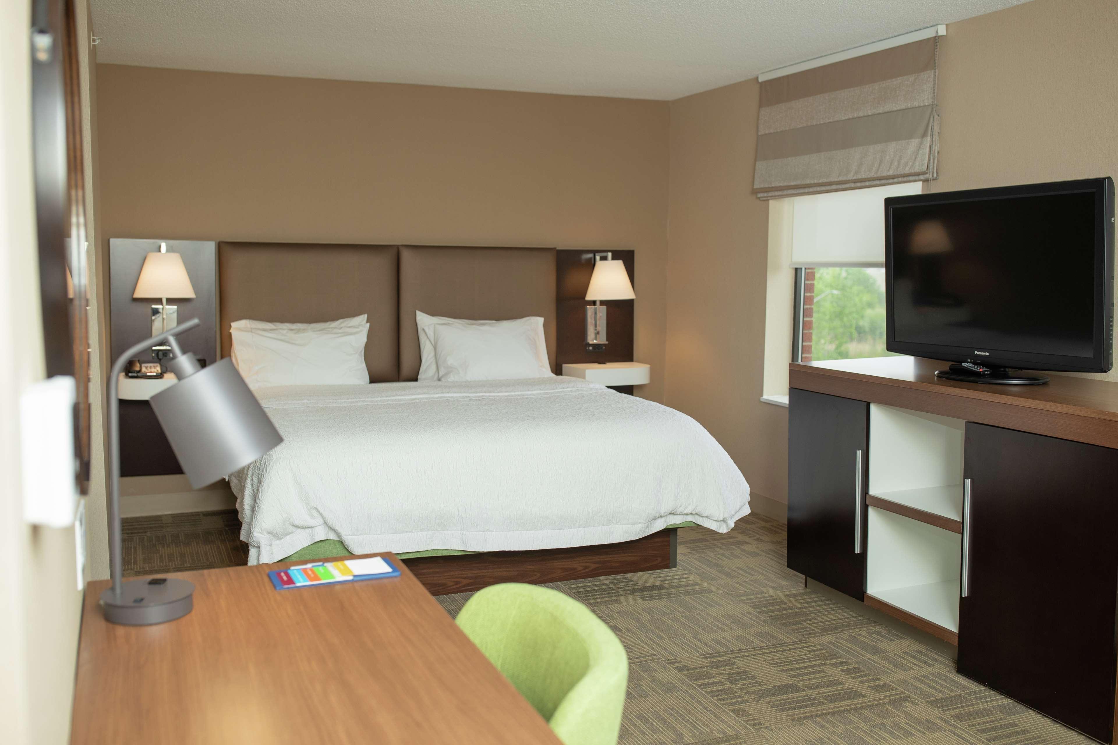 Hampton Inn Commerce/Novi Luaran gambar