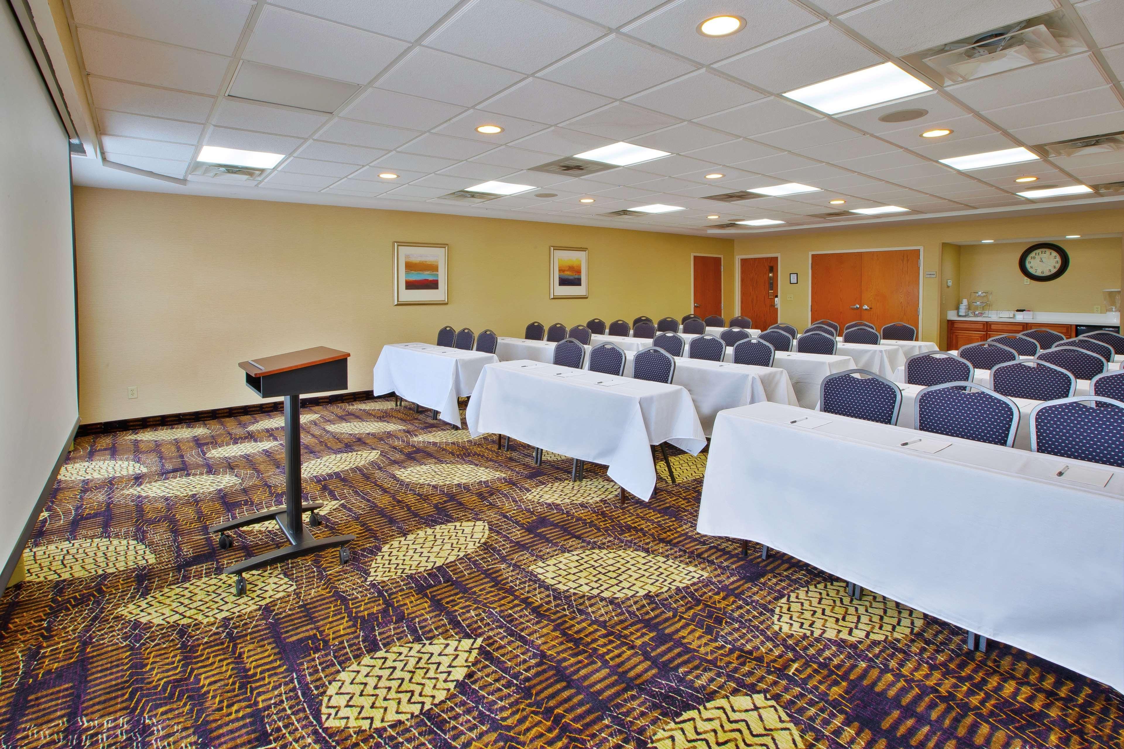 Hampton Inn Commerce/Novi Luaran gambar