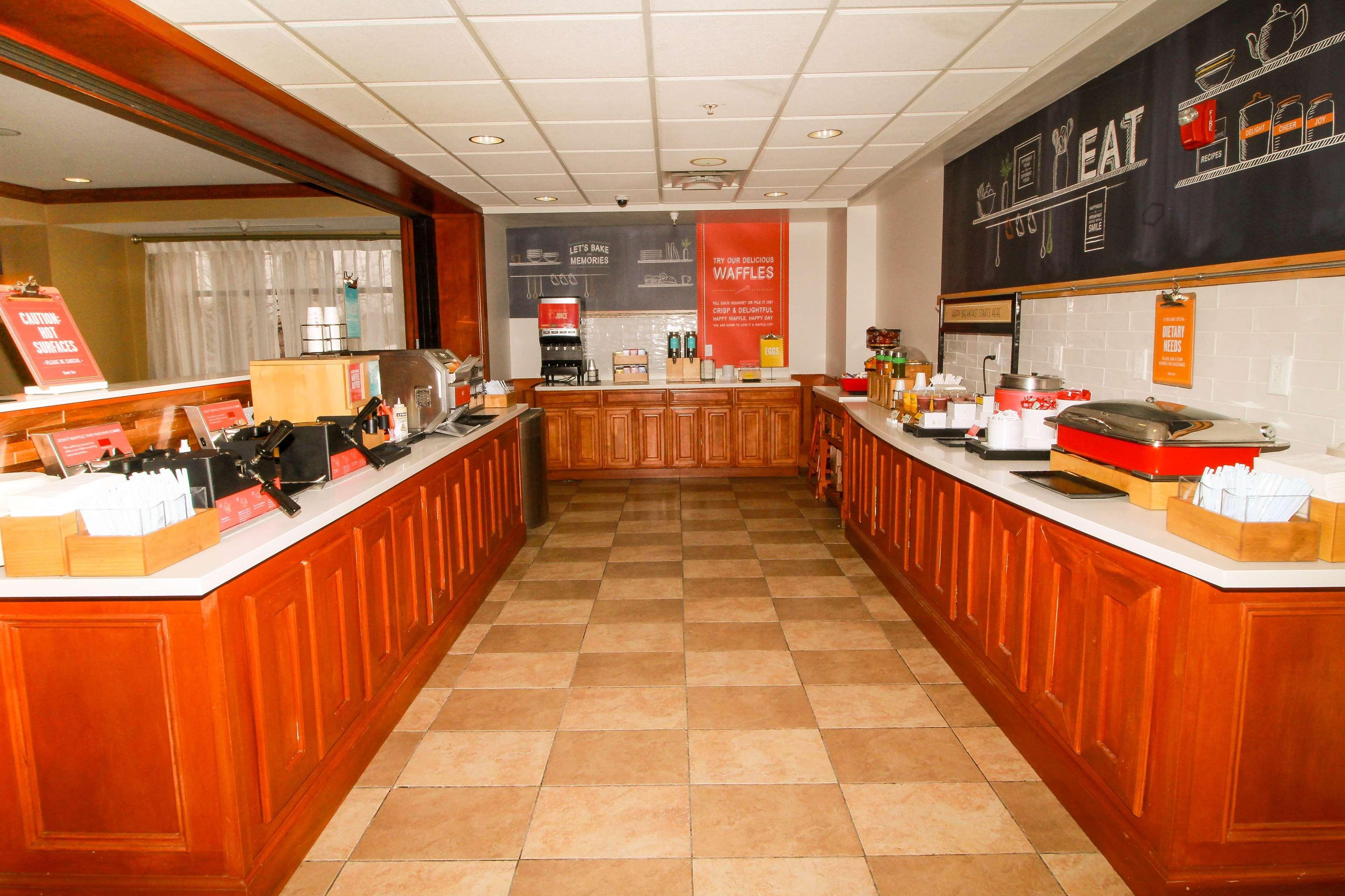 Hampton Inn Commerce/Novi Luaran gambar