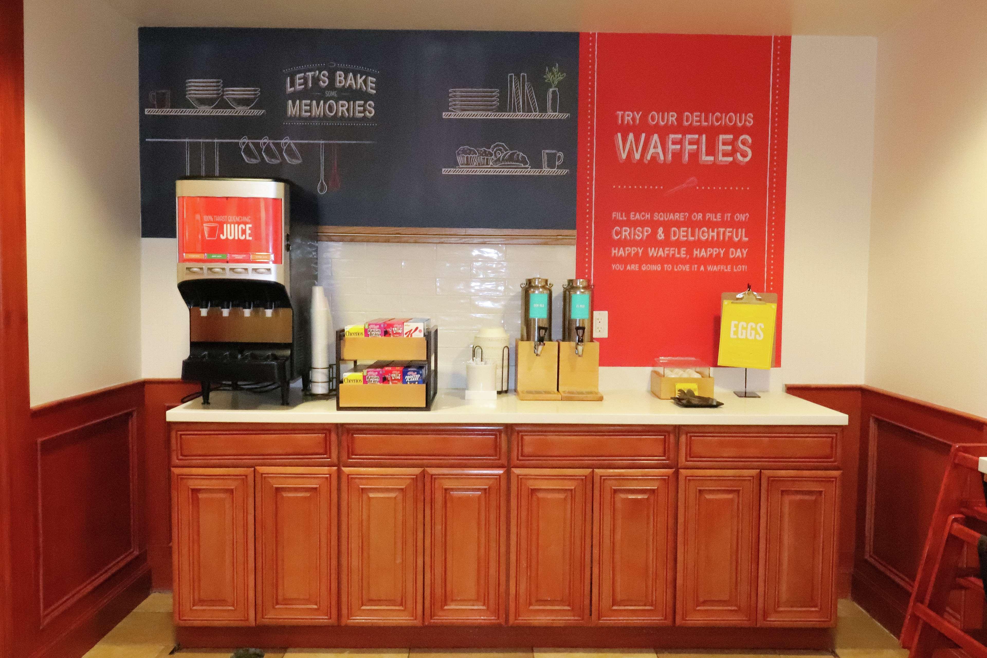Hampton Inn Commerce/Novi Luaran gambar