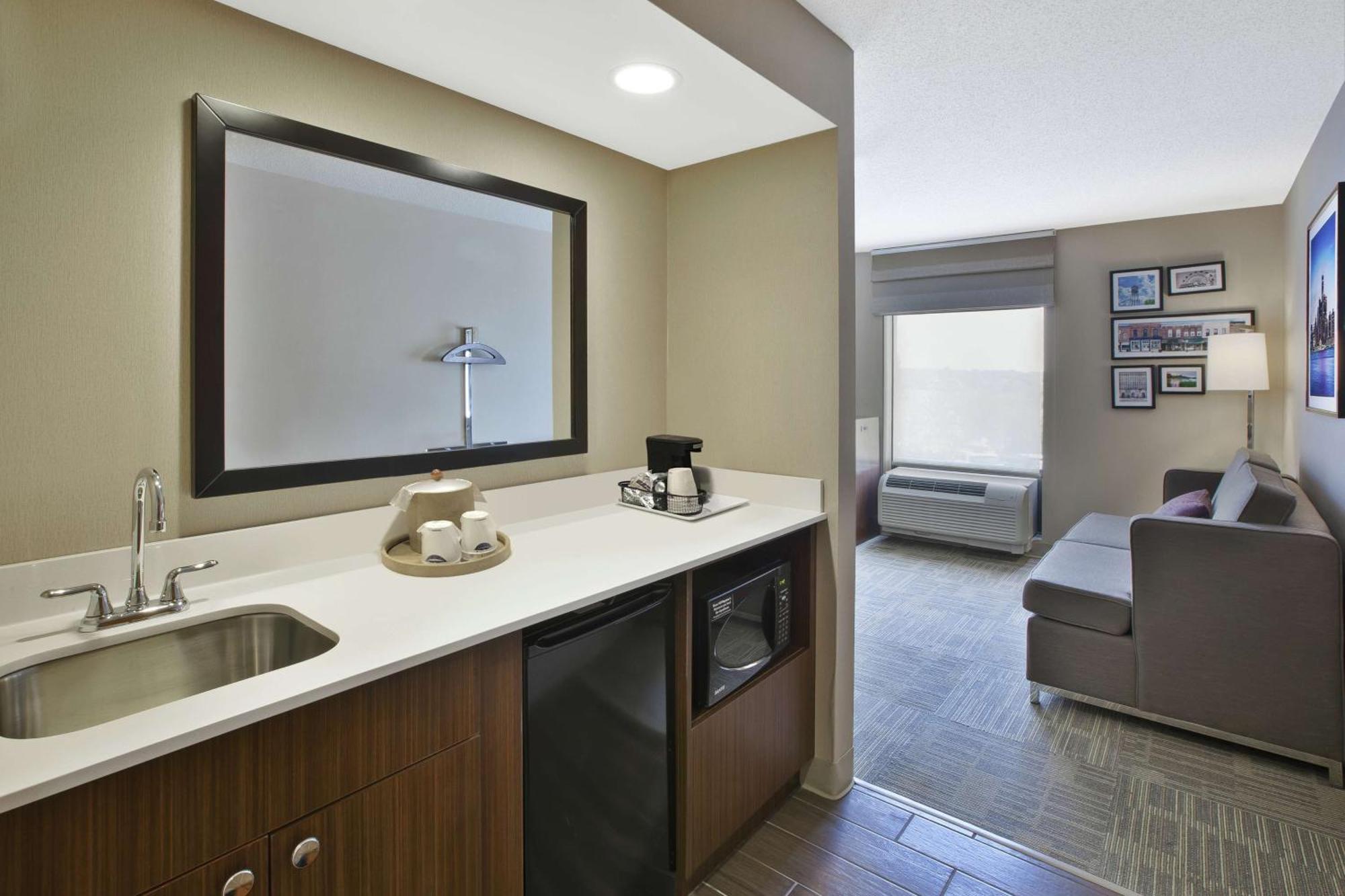 Hampton Inn Commerce/Novi Luaran gambar