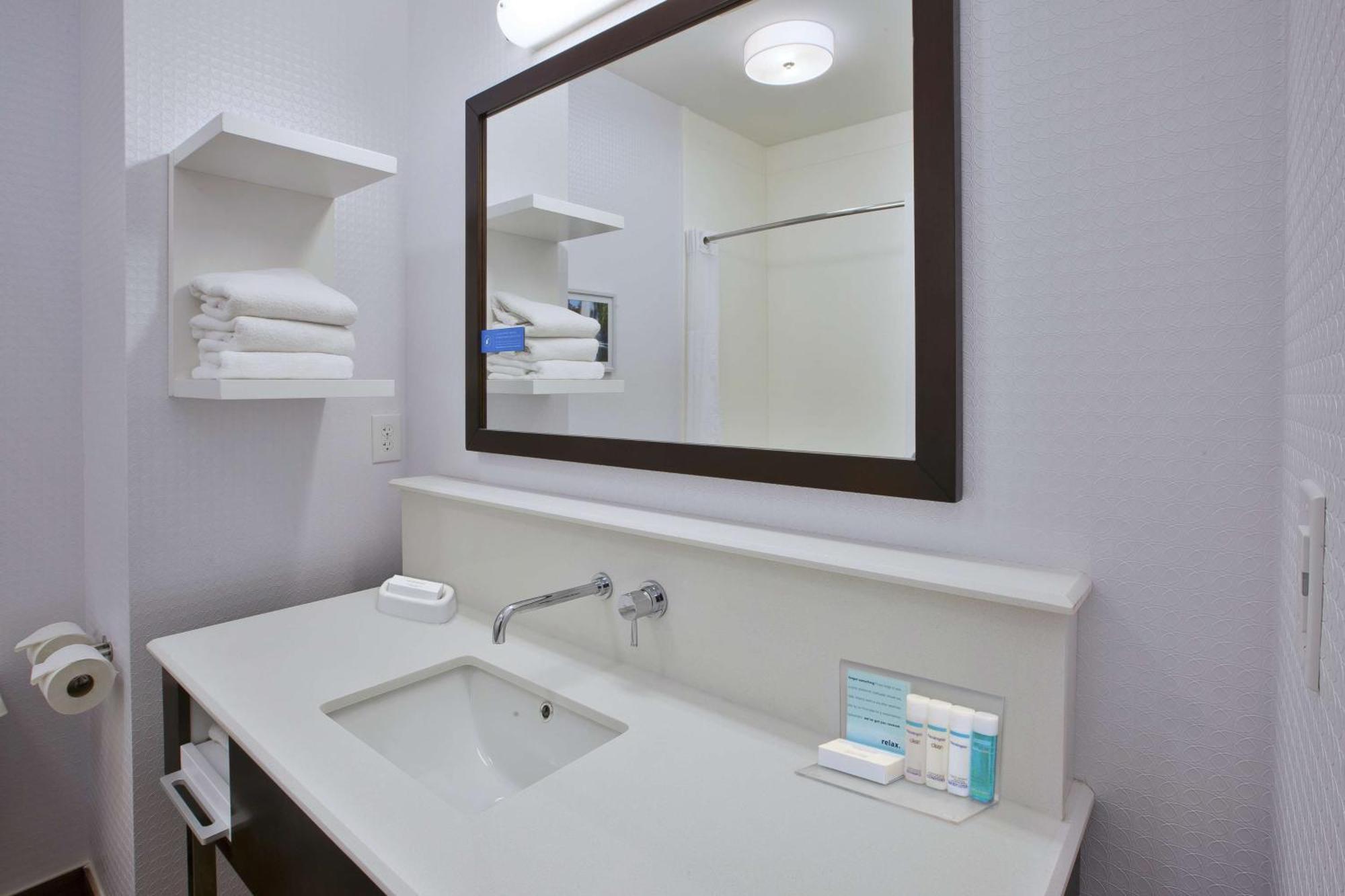 Hampton Inn Commerce/Novi Luaran gambar