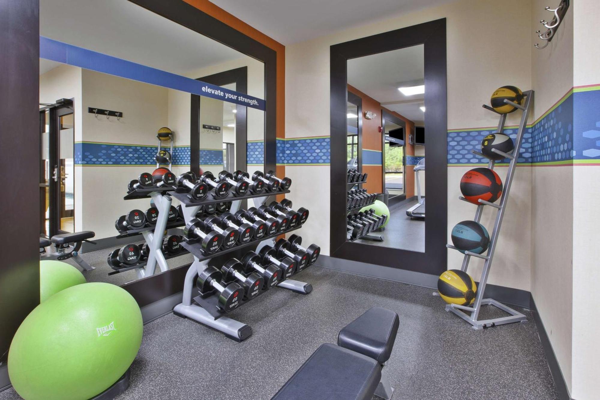 Hampton Inn Commerce/Novi Luaran gambar