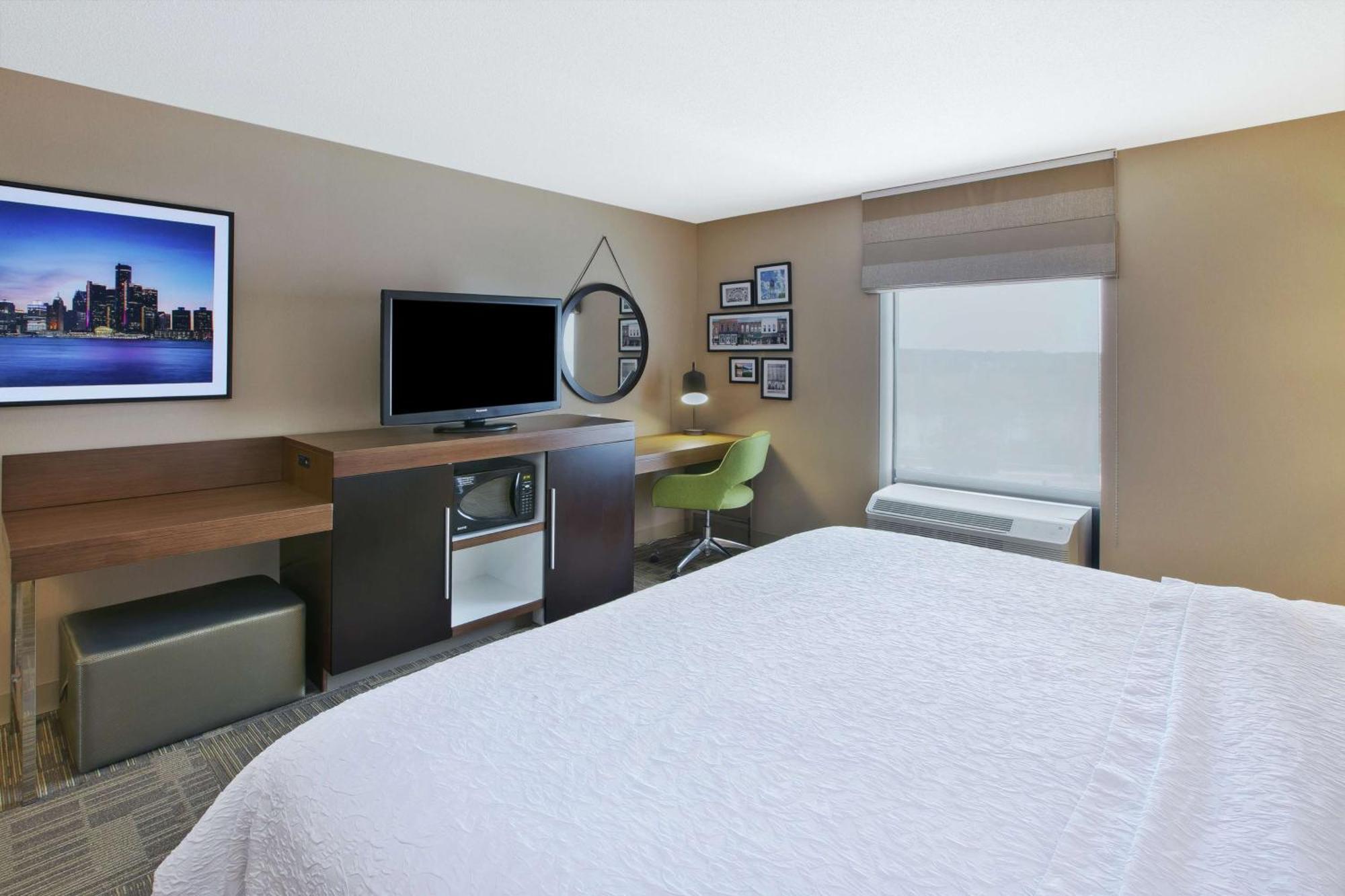 Hampton Inn Commerce/Novi Luaran gambar