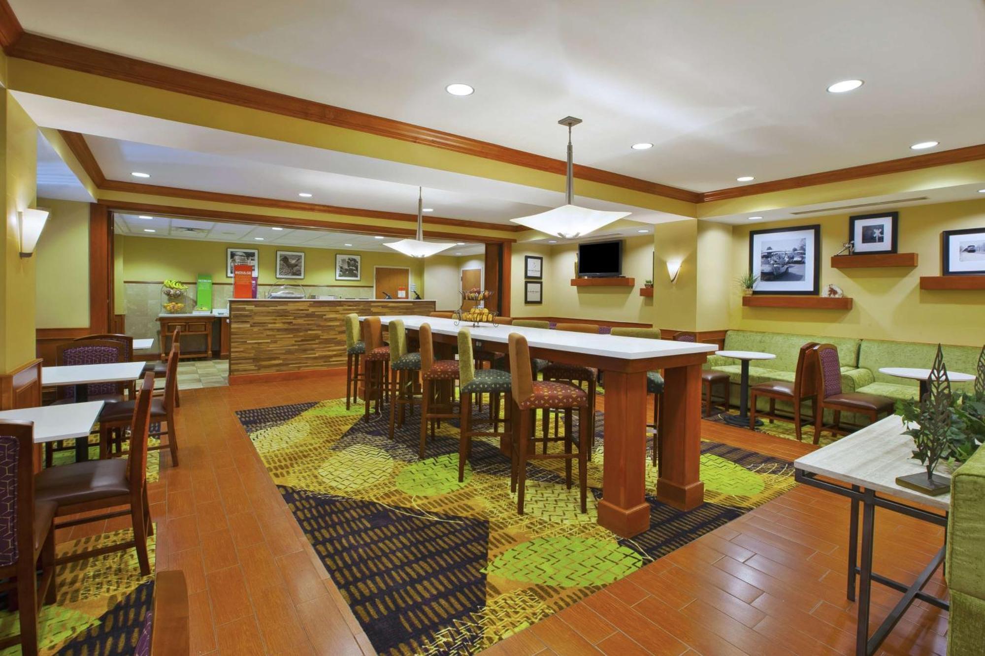 Hampton Inn Commerce/Novi Luaran gambar