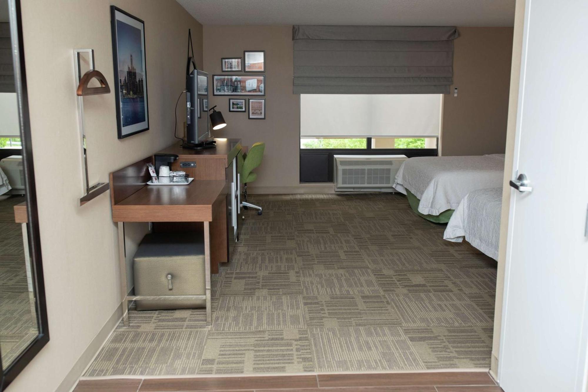Hampton Inn Commerce/Novi Luaran gambar