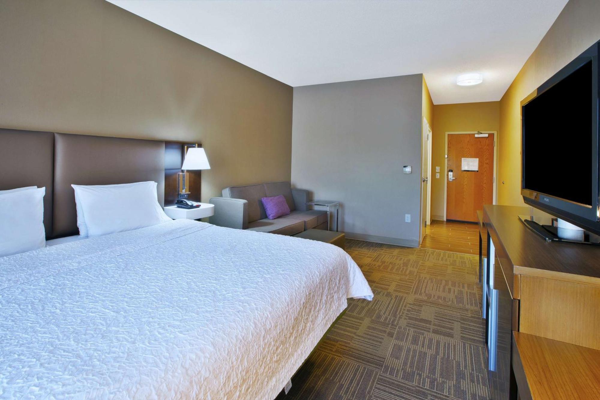 Hampton Inn Commerce/Novi Luaran gambar