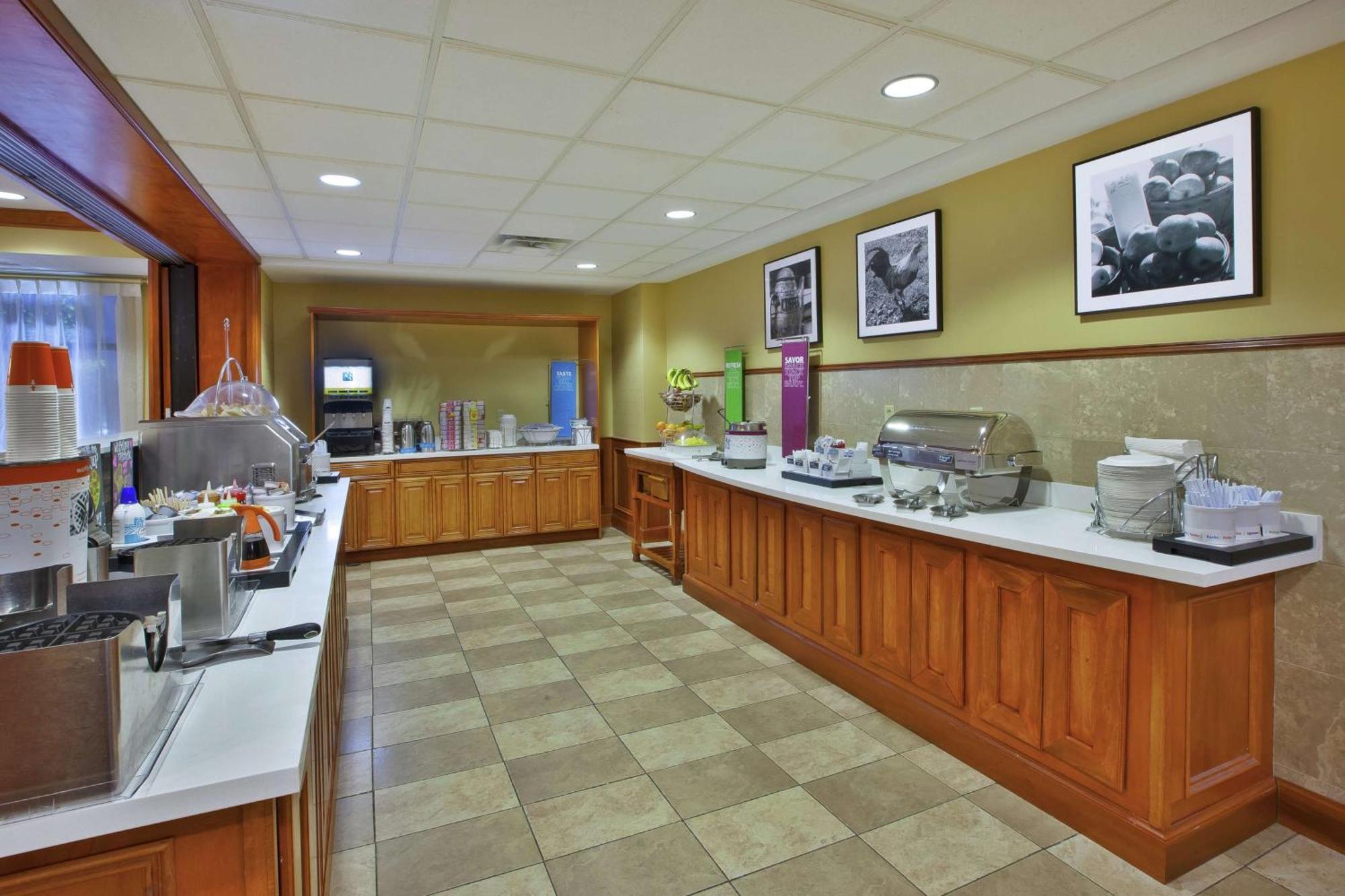 Hampton Inn Commerce/Novi Luaran gambar