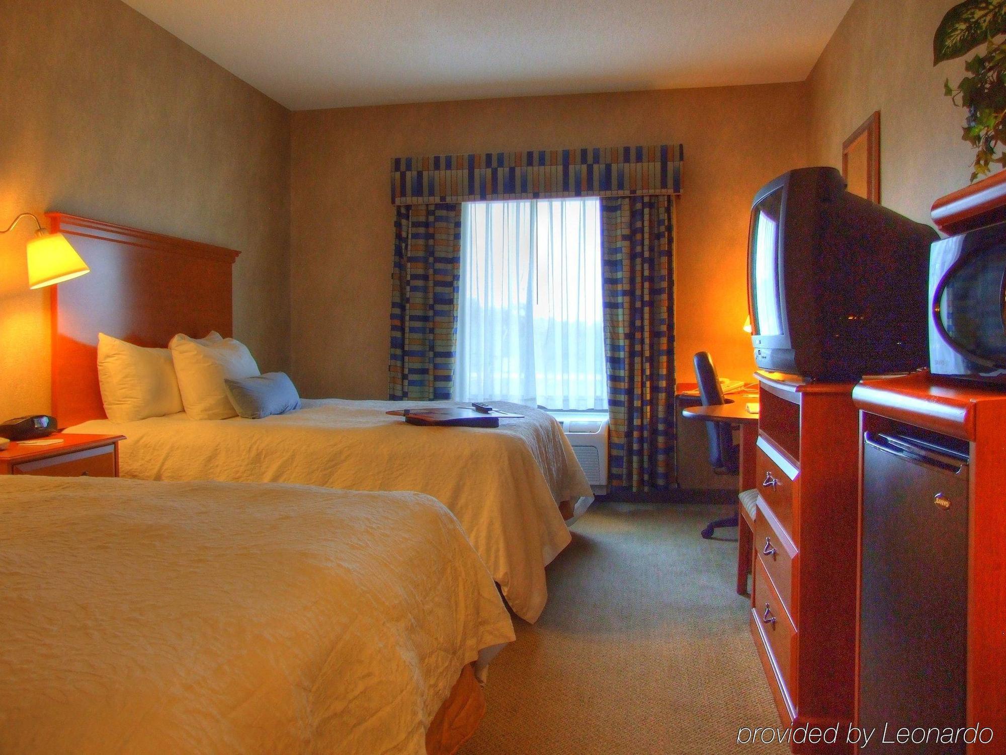 Hampton Inn Commerce/Novi Bilik gambar