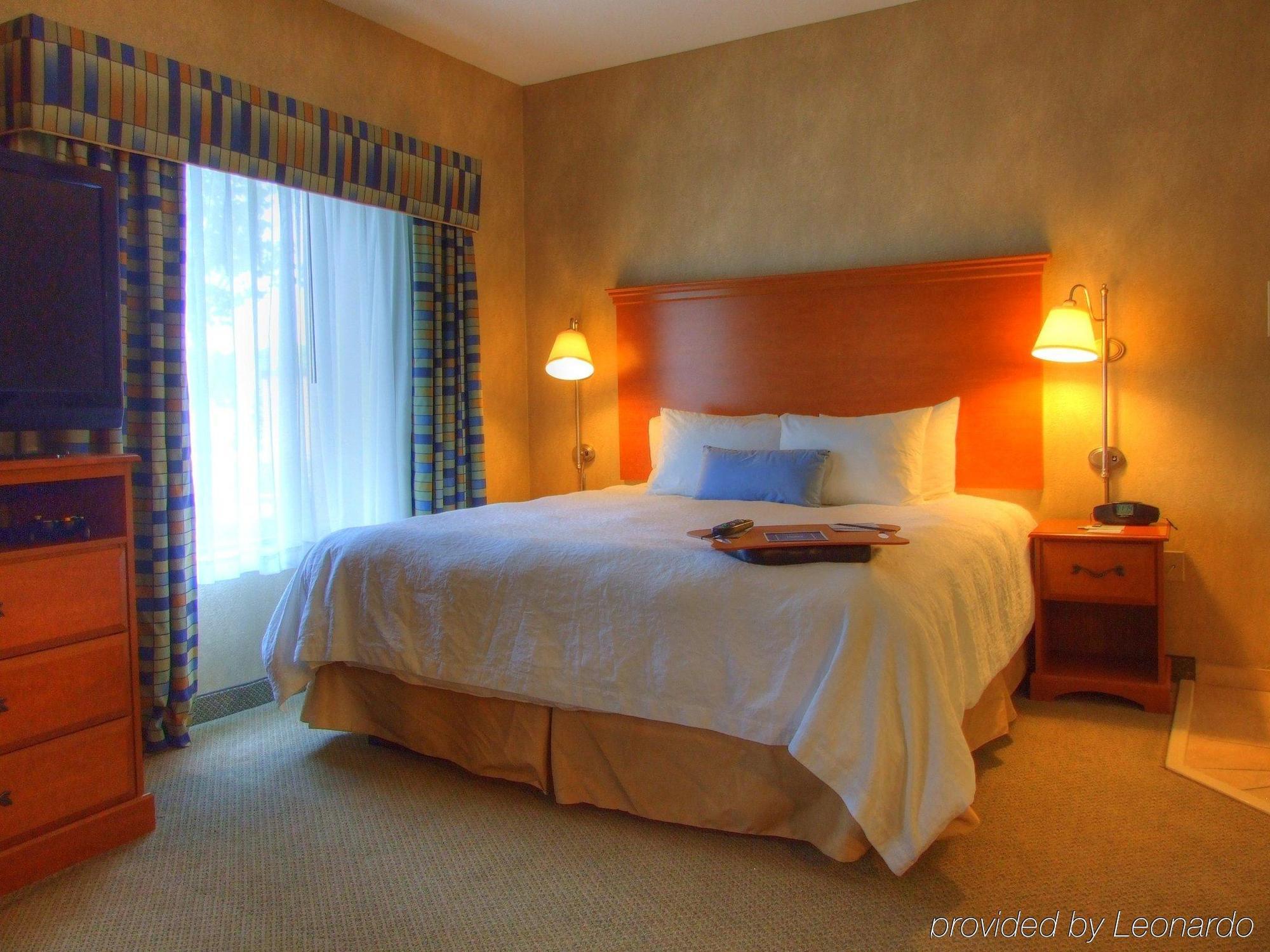 Hampton Inn Commerce/Novi Bilik gambar