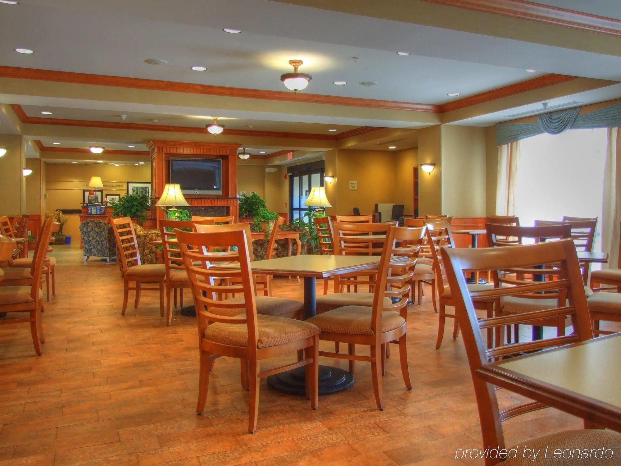 Hampton Inn Commerce/Novi Restoran gambar
